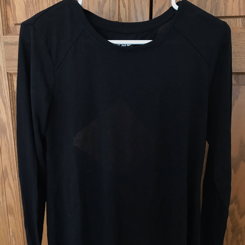 Long sleeve workout top with peek hole back!